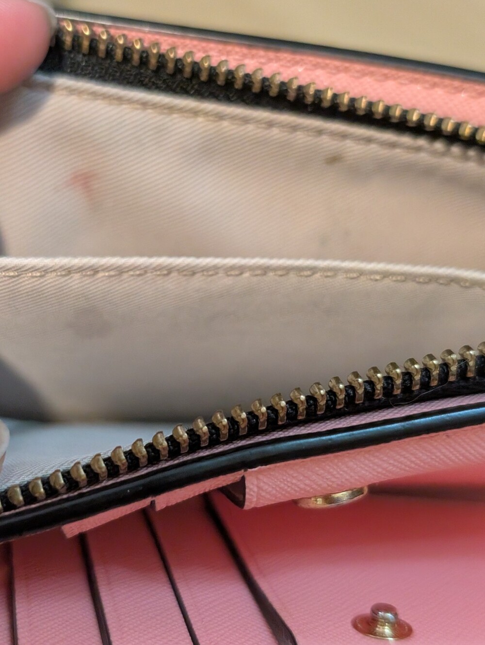 The Marc Jacobs Pink Zip-Around Compact Wallet Gold Logo - Picture 12 of 12